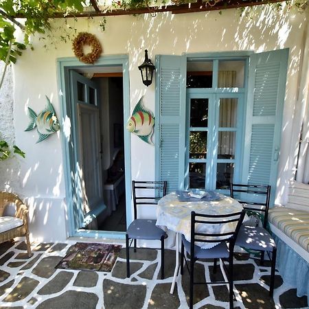 Traditional House By The Sea Mandraki  Экстерьер фото